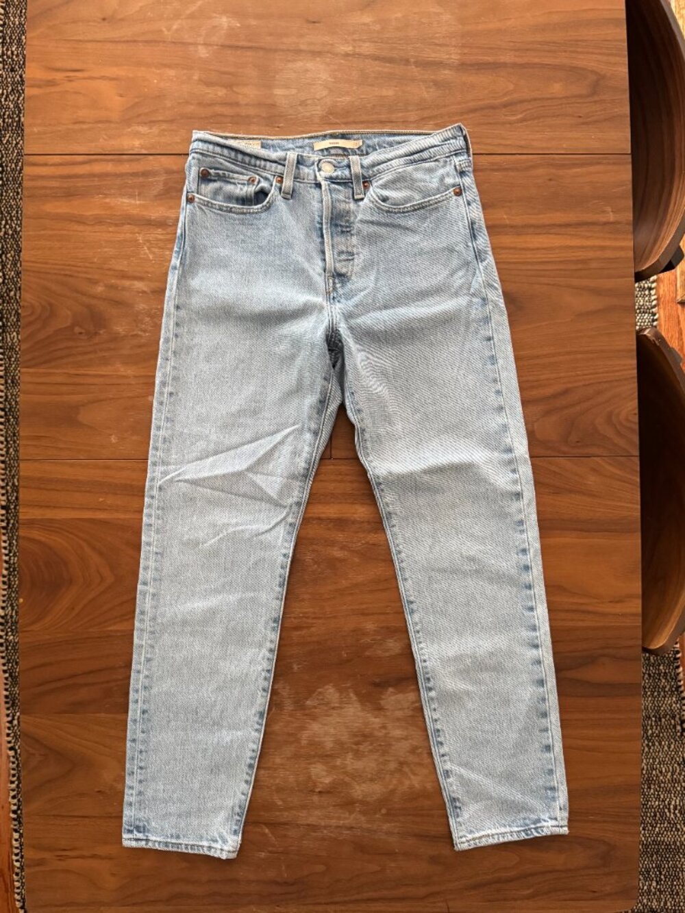 Levi's Wedgie Ankle High Rise Light Wash Jeans Size 27